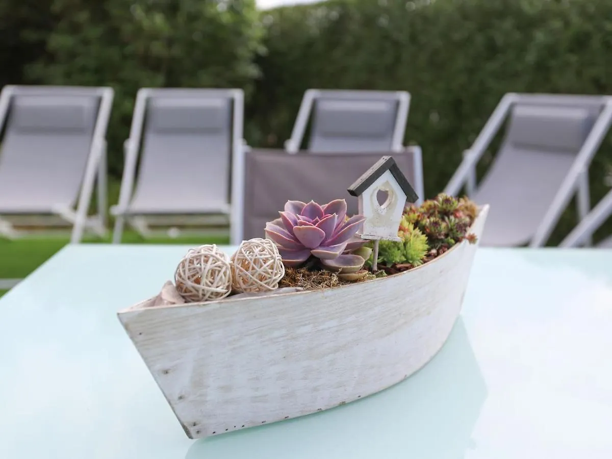 Splendid VIlla in Middelkerke with Sauna bubble bath Terrace